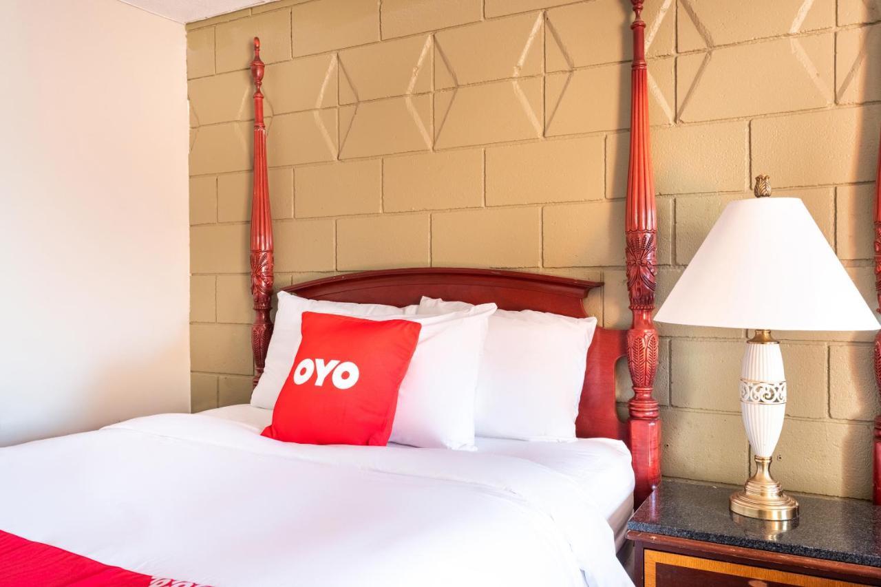 Oyo Hotel Malden Ma Broadway Exterior foto